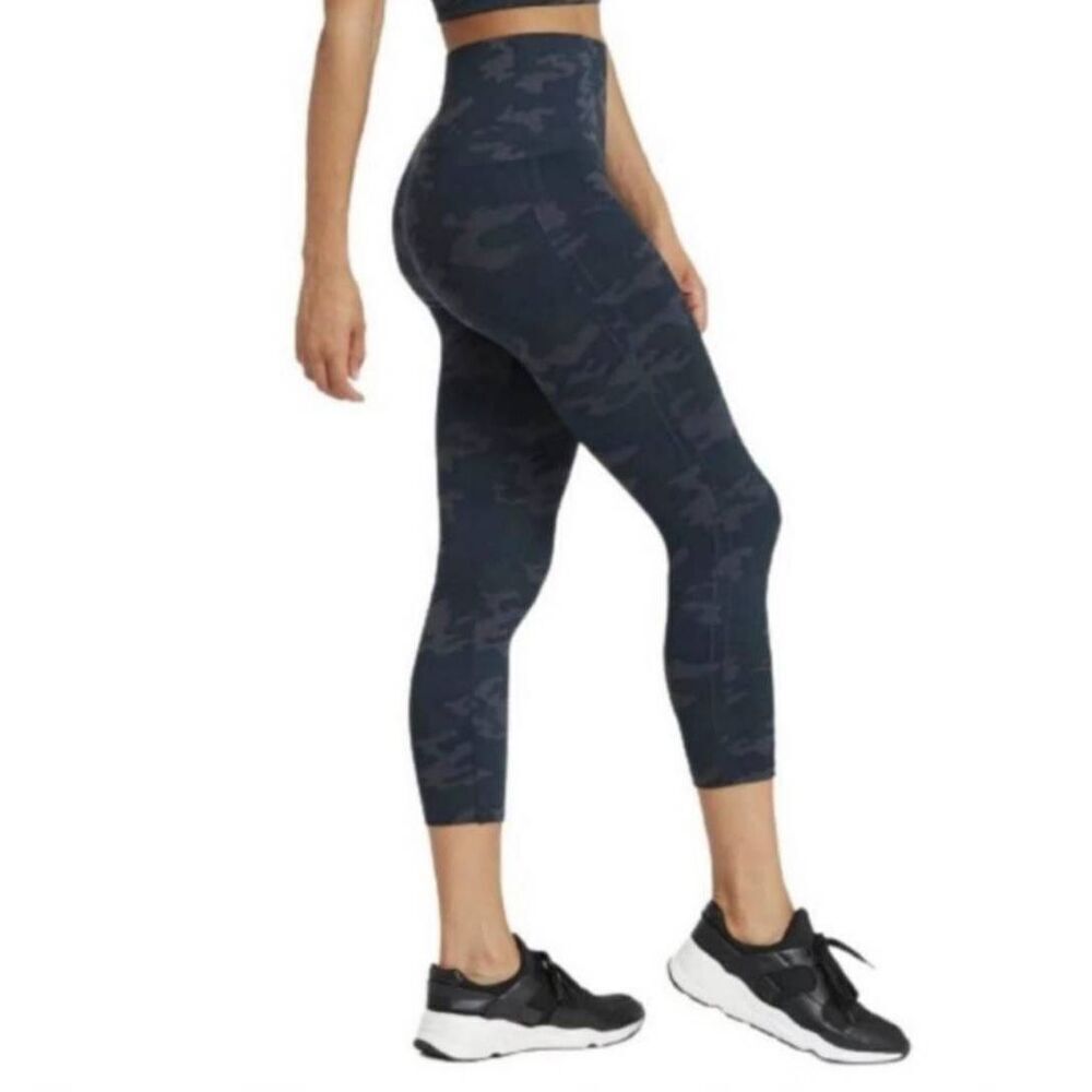 SPANX Look At Me Now Seamless Leggings Size Small